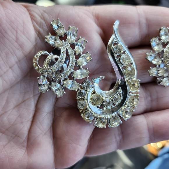 Vintage Swirl Rhinestone Brooch & Earring Demi Set clear silver tone *read - Picture 5 of 15